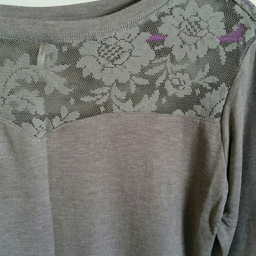 Lace top - Picture 2 of 3